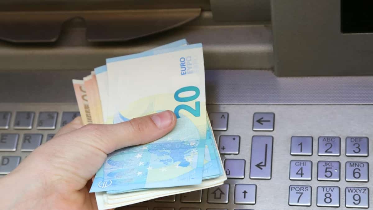Cuándo se cobra el paro en enero de 2025: fechas de los bancos y del SEPE