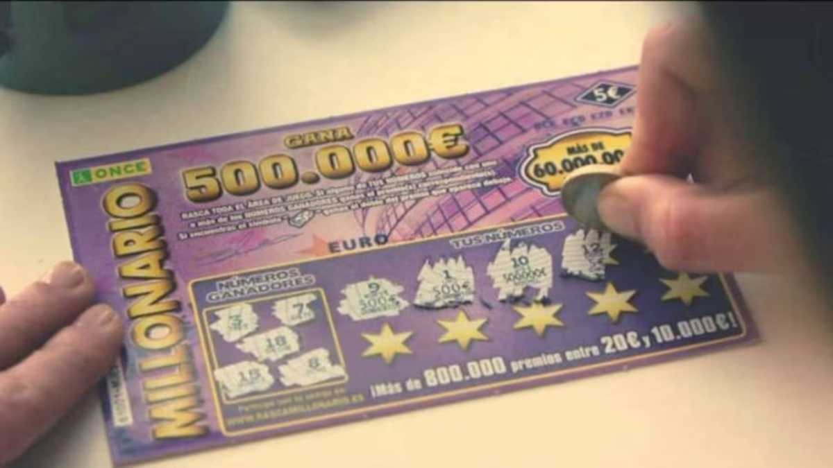 Un hombre da como limosna a unos indigentes un ‘rasca’ de lotería y terminan ganando 50.000 euros