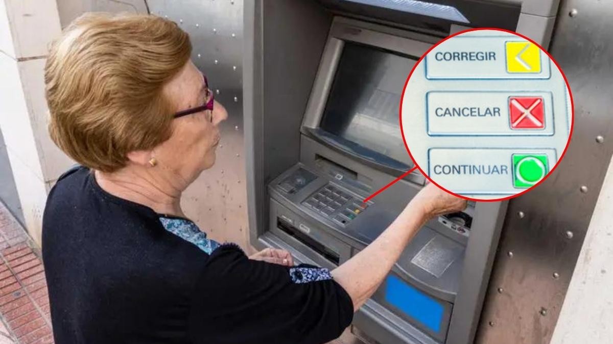Evita estafas: esta es la tecla que tienes que pulsar siempre en los cajeros nada más retirar el efectivo