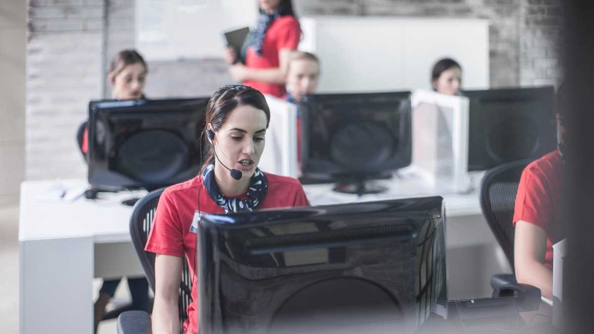 Se necesitan más de 500 agentes telefónicos para trabajar en toda España: horario flexible y comisiones