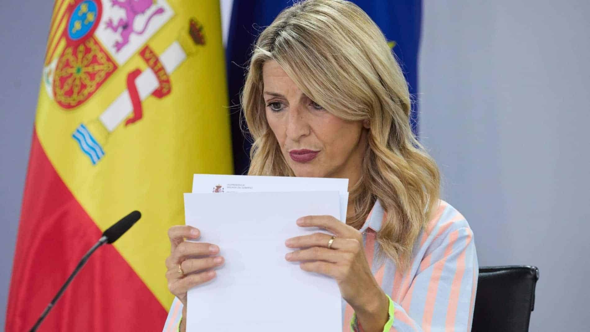 Así queda el Salario Mínimo Interprofesional en 2025 con la subida propuesta y con la reducción de la jornada laboral a 37,5 horas