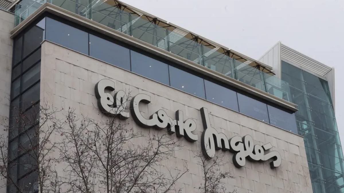 Un empleado de El Corte Inglés es despedido sin indemnización por quedarse una navaja aunque después la devolviera: la justicia dice que es procedente