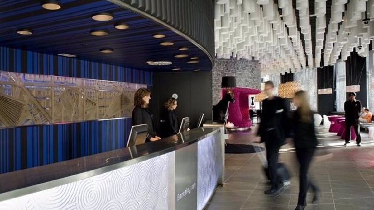 La reducción de la jornada laboral a 37,5 horas es "una intromisión en el diálogo social", según los empresarios hoteleros