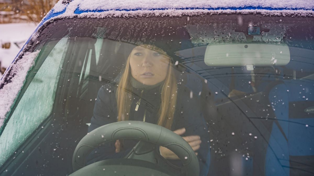 Calentar el coche antes de conducir los días de invierno o no: esto es lo que dicen los expertos