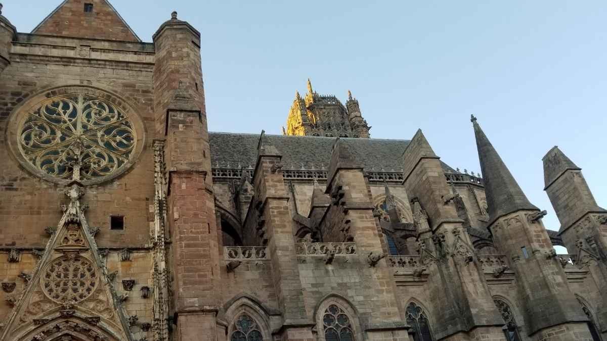 Dónde viajar cerca de España: este es el pueblo de Francia con un encanto medieval único