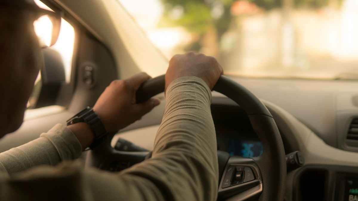 La DGT avisa: estos son los documentos que tendrás que llevar en tu coche para evitar multas
