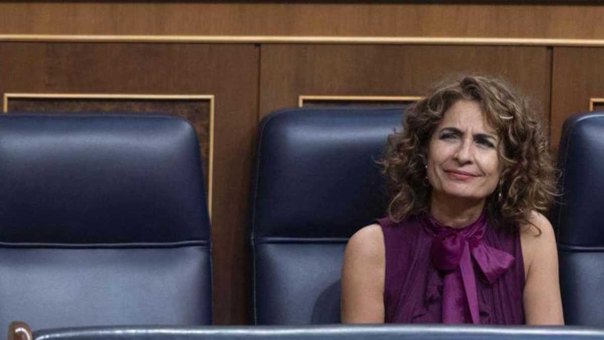 Sumar acusa a Hacienda de tener un criterio “poco comprensible” y pide que los trabajadores que cobren el SMI no paguen IRPF, aunque tengan dos pagadores