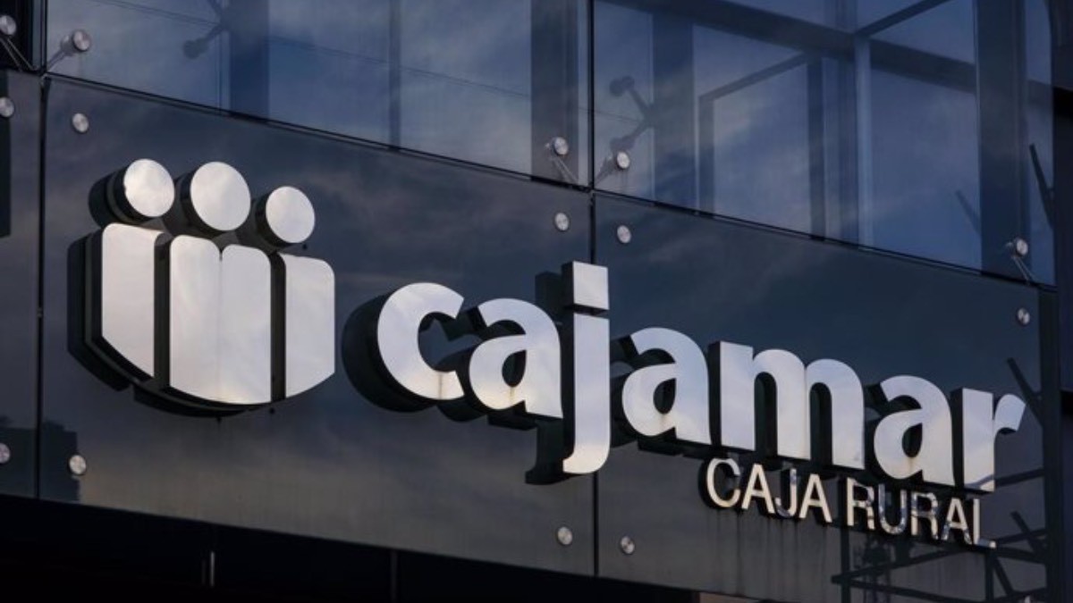 Un matrimonio recupera 1.194 euros que Cajamar les cobró por cambiar su plan de pensiones a otro banco