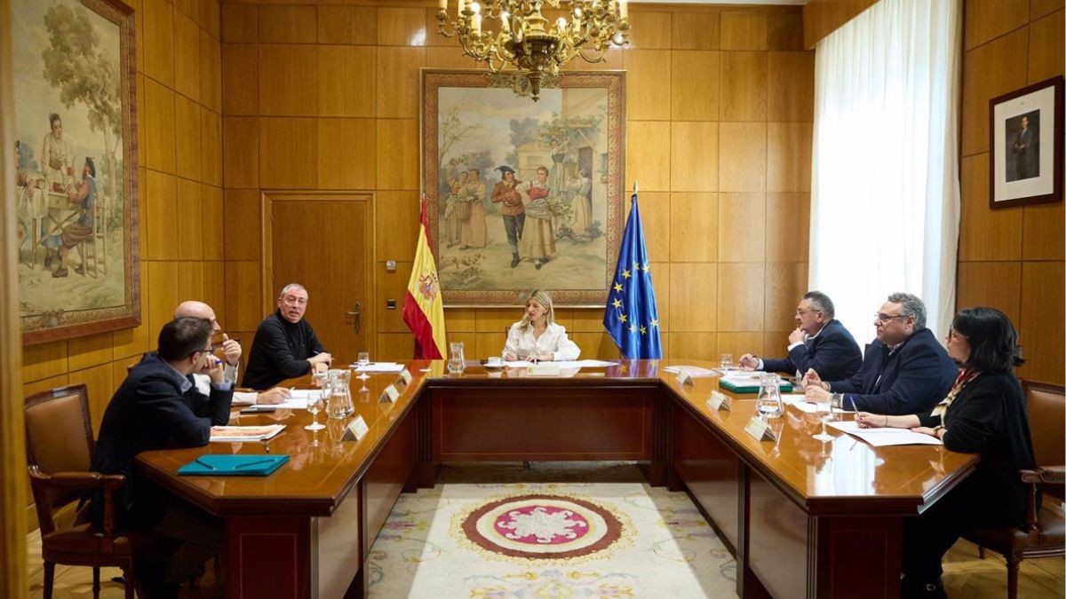 Yolanda Díaz apoya al sector de los taxis: “las aseguradoras están imponiendo condiciones abusivas” 