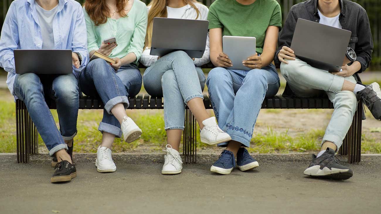 Beca de 885 euros para jóvenes estudiantes sin experiencia