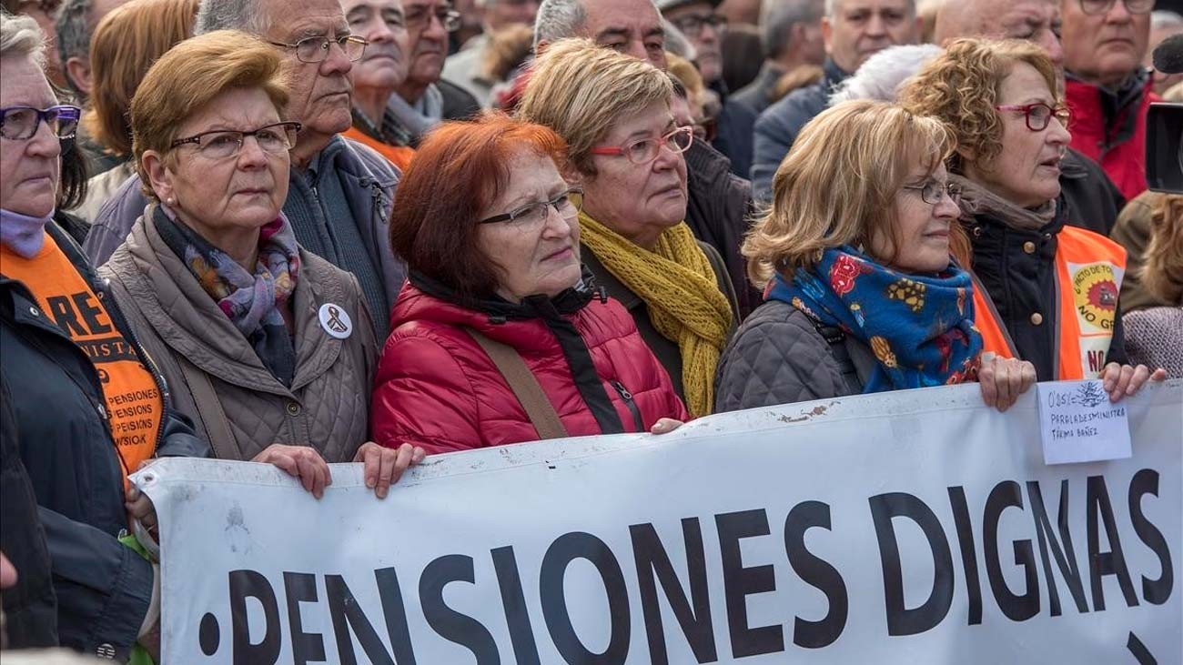 Escrivá premiará el retraso de la jubilación subiendo las pensiones un 4%