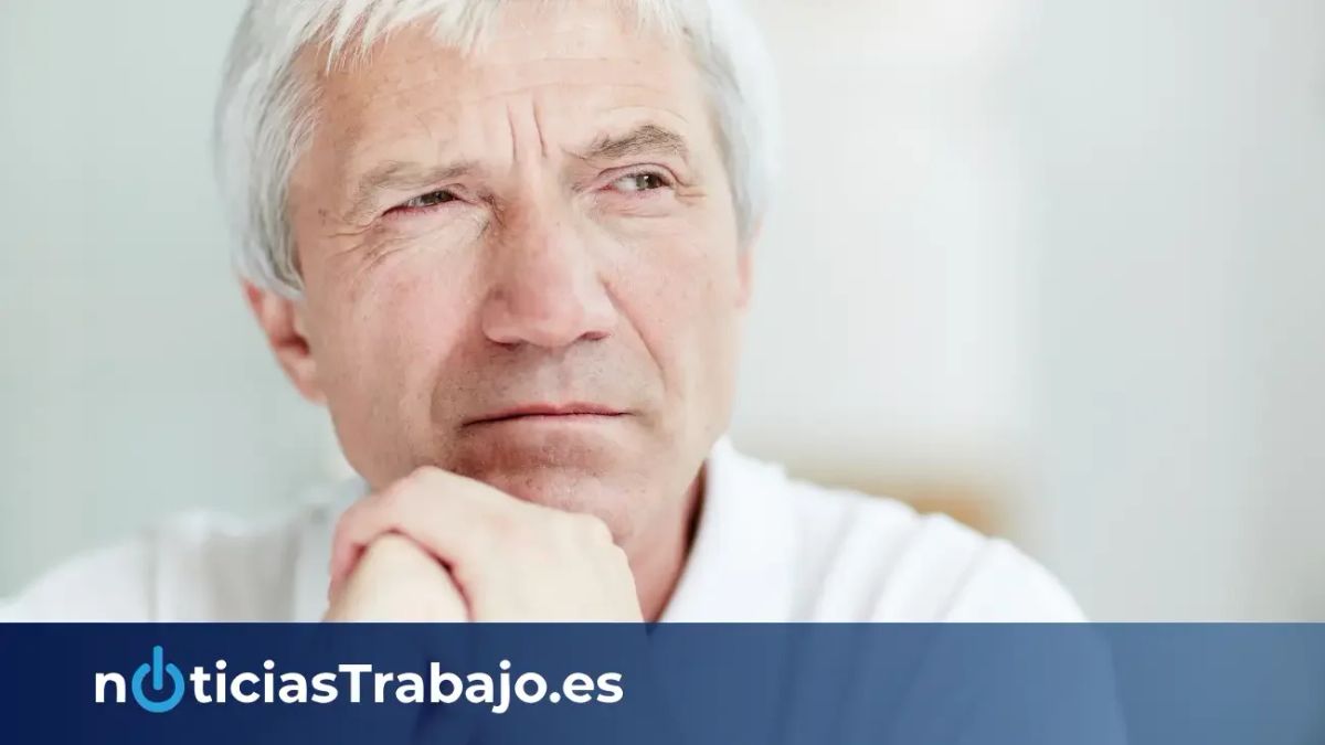 ¿Cuántos años tengo que tener cotizados para cobrar la ayuda de los 52 años?