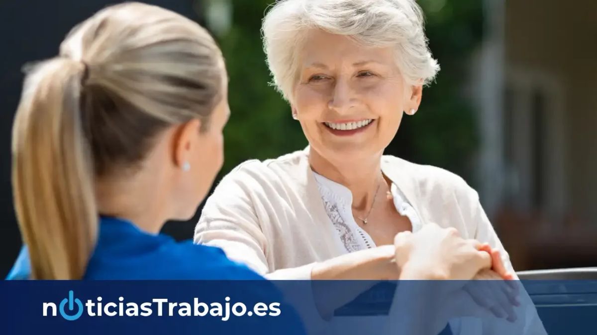 El Servicio Andaluz de Salud busca auxiliares de ayuda a domicilio en Torremolinos (Málaga)
