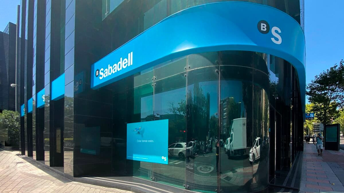 Banco Sabadell aumenta sus ingresos en 73 millones de euros y prevé nuevos cambios en su organigrama