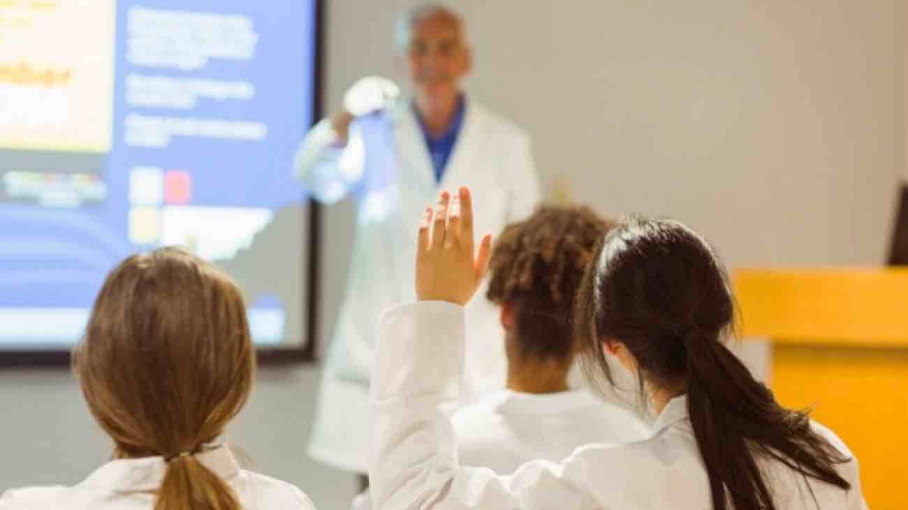 La FP le gana la partida a la universidad: Las empresas prefieren a los titulados en Formación Profesional