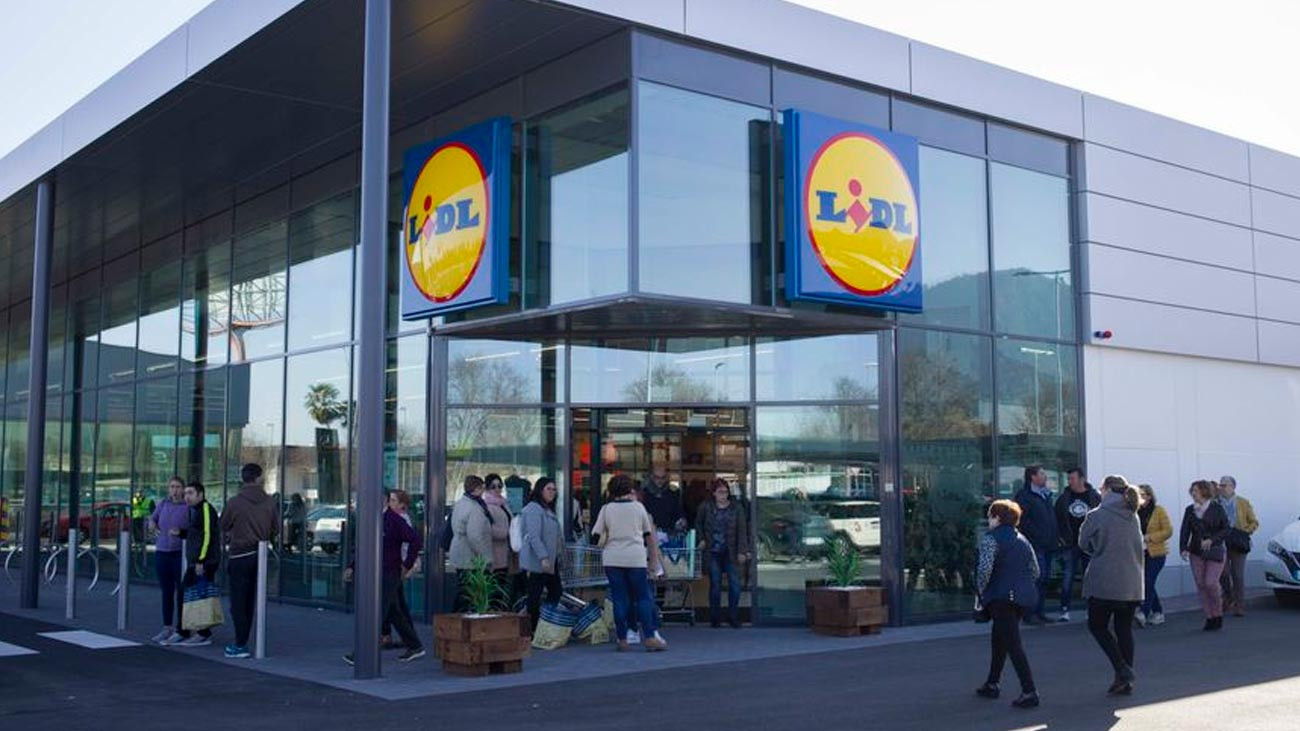 Puente de agosto: ¿qué supermercados están abiertos mañana y el lunes?