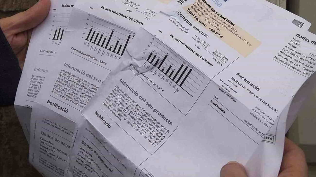 Consejos de la OCU para ahorrar hasta 300 euros en la factura de la luz