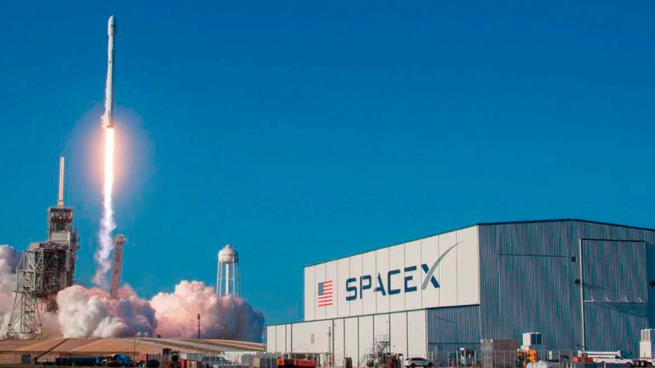 Elon Musk hace historia tras completar la primera misión espacial únicamente con civiles