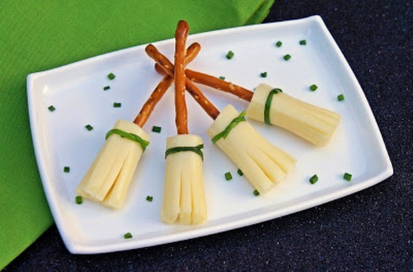 Receta de escobas de queso para Halloween