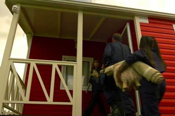 escena asalto la casa de papel casa prefabricada 