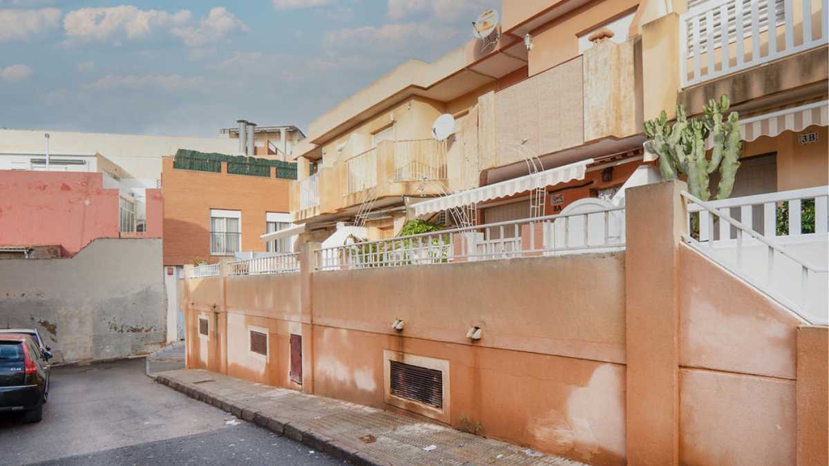 Fachada del chalet en venta de Solvia