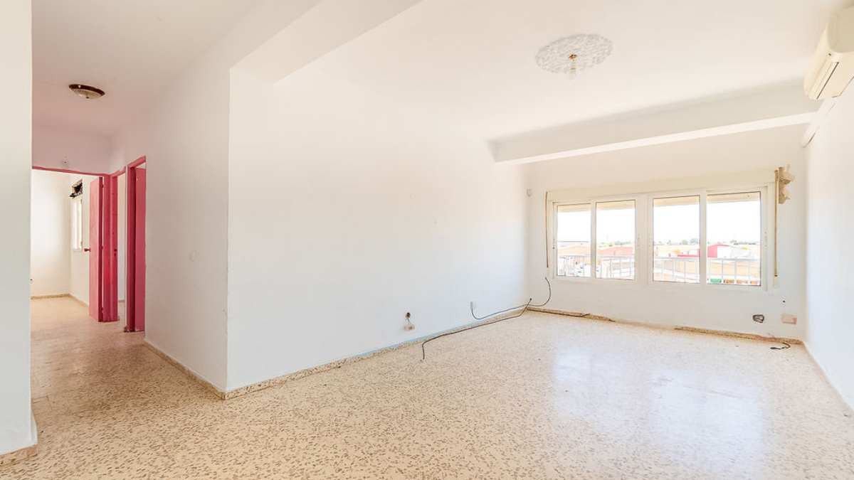 Salon de un piso a la venta en Sevilla