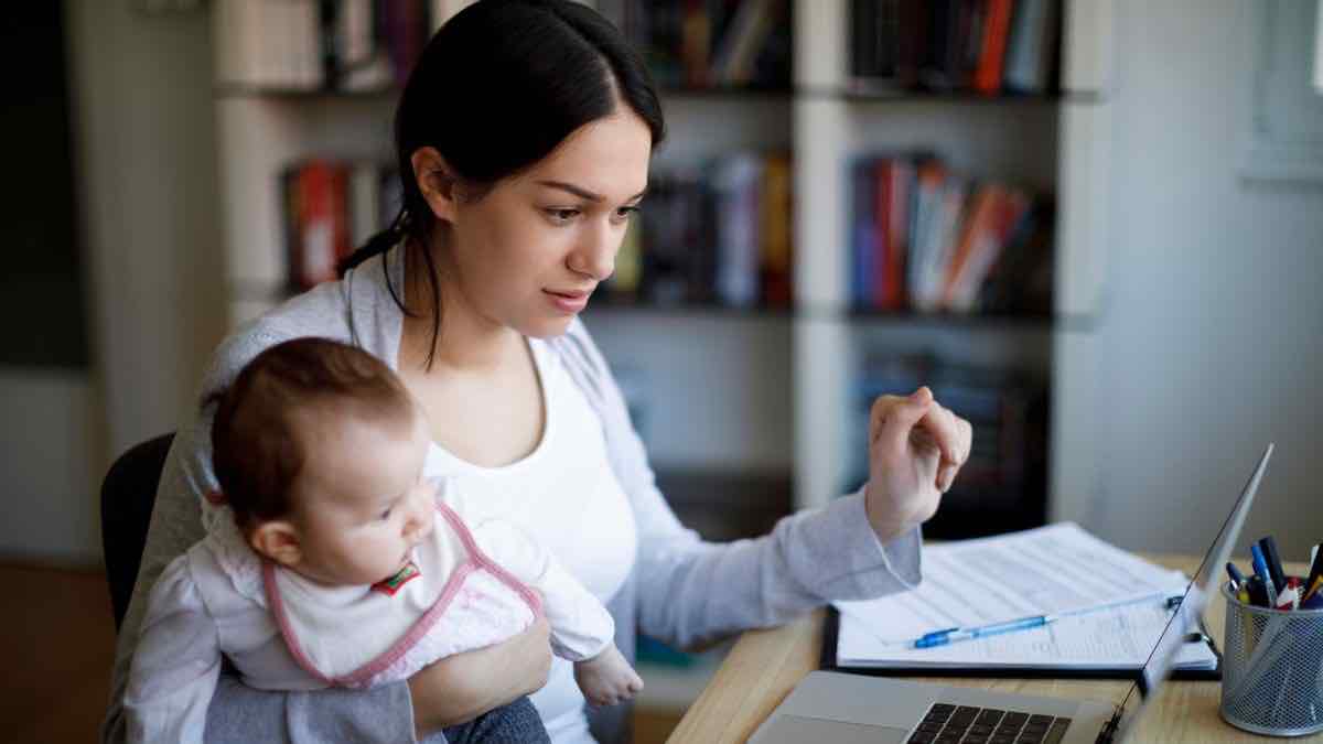 Madre trabajando