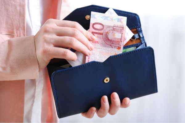 Mujer euros