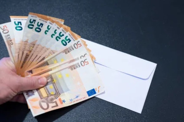 Sobre con dinero