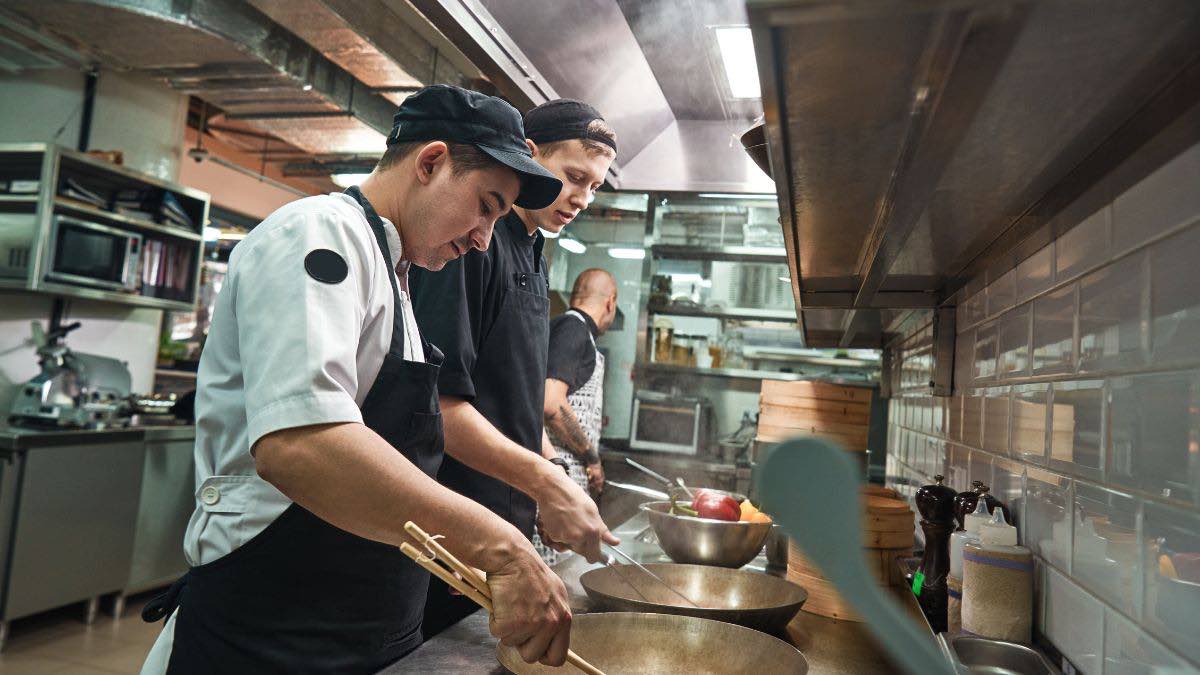 Cocineros trabajando