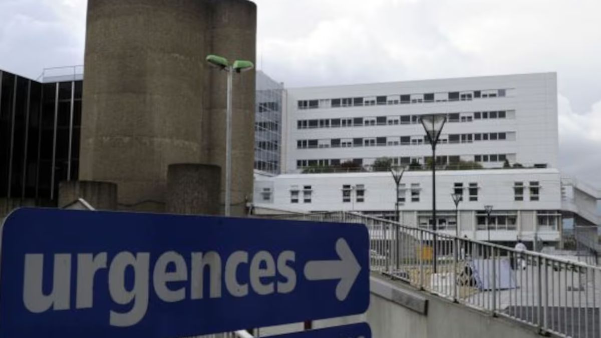 Entrada a un hospital francés