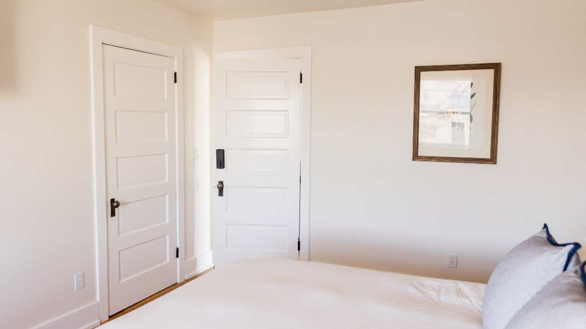 Puerta de un dormitorio