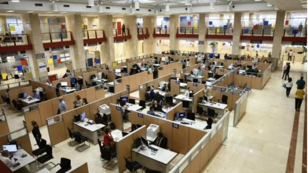 ¿Qué tienen que hacer los interinos con menos de 5 años para ser funcionarios fijos?