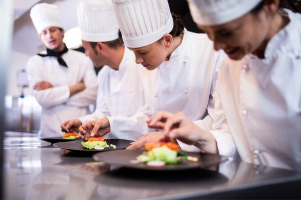 Chefs cocinando 