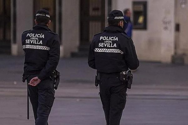 Dos policías locales 