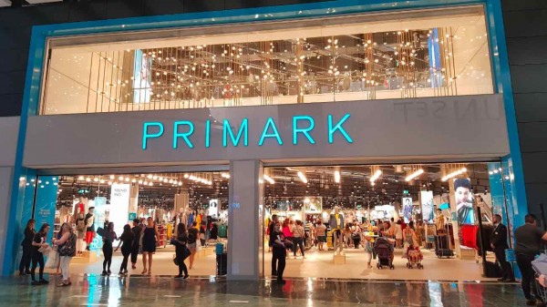 Un centenar de ofertas de empleo para trabajar esta Navidad en Primark: estos son los requisitos