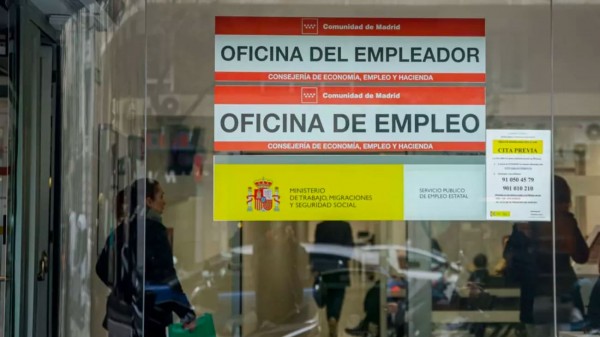 ¿Puedo pedir un subsidio por desempleo si mi pareja trabaja?