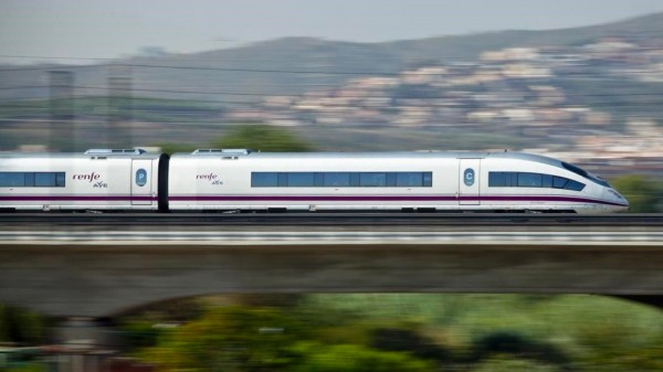 Renfe lanza el AVE Madrid - Ourense y pone a la venta 250.000 billetes a un precio de 15 euros