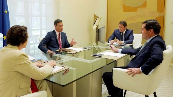 El Gobierno renuncia a penalizar los contratos temporales para que la CEOE firme la reforma laboral