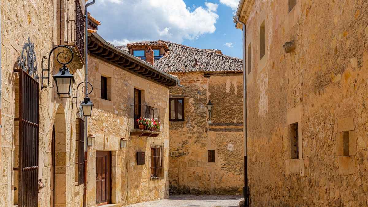 Una de las calles del pueblo de Pedraza