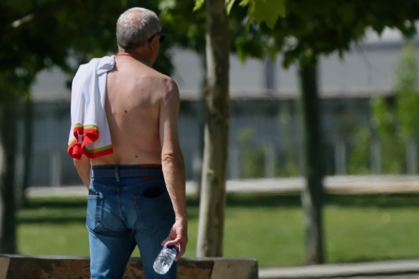 Hombre sin camiseta