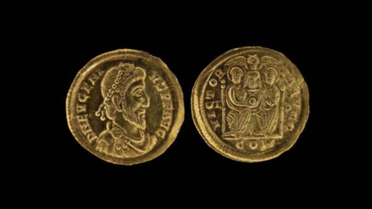 Monedas encontradas en el yamiento