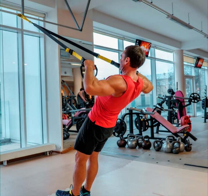 Imagen de un hombre en el gym